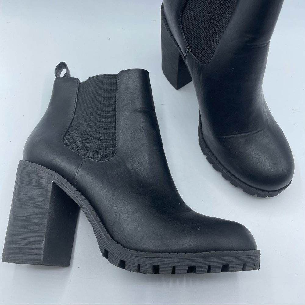 Soda Black Faux Leather Lug Sole Ankle Heeled Chelsea Boots 8
